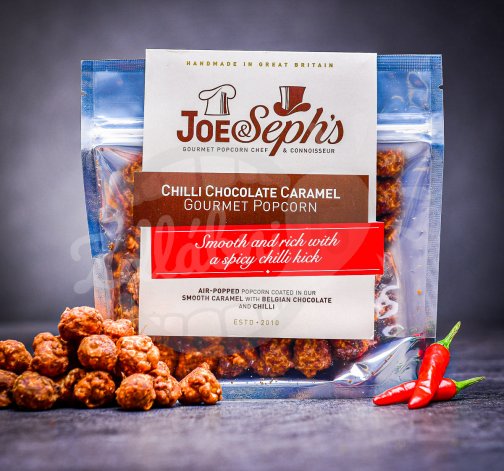 Luxusní, lehce pikantní popcorn Joe & Seph's s příchutí chilli, čokolády a karamelu 32 g