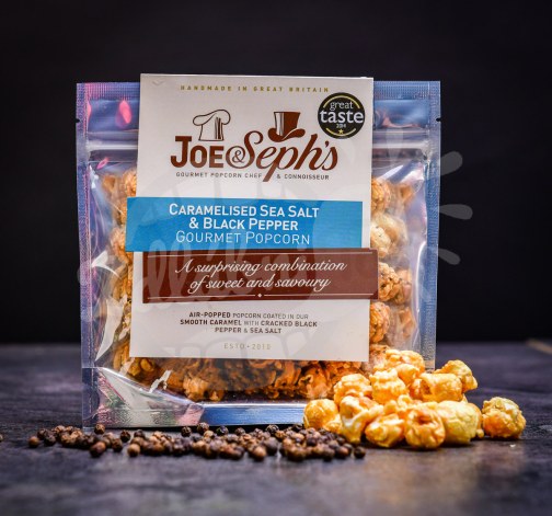 Luxusní popcorn Joe & Seph's se zkaramelizovanou solí a černým pepřem 32 g