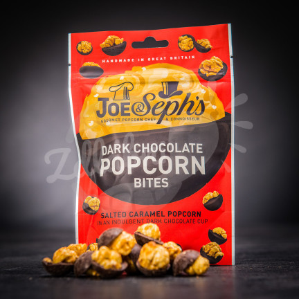 Luxusní karamelový popcorn Joe & Seph's obalený v hořké čokoládě 63 g